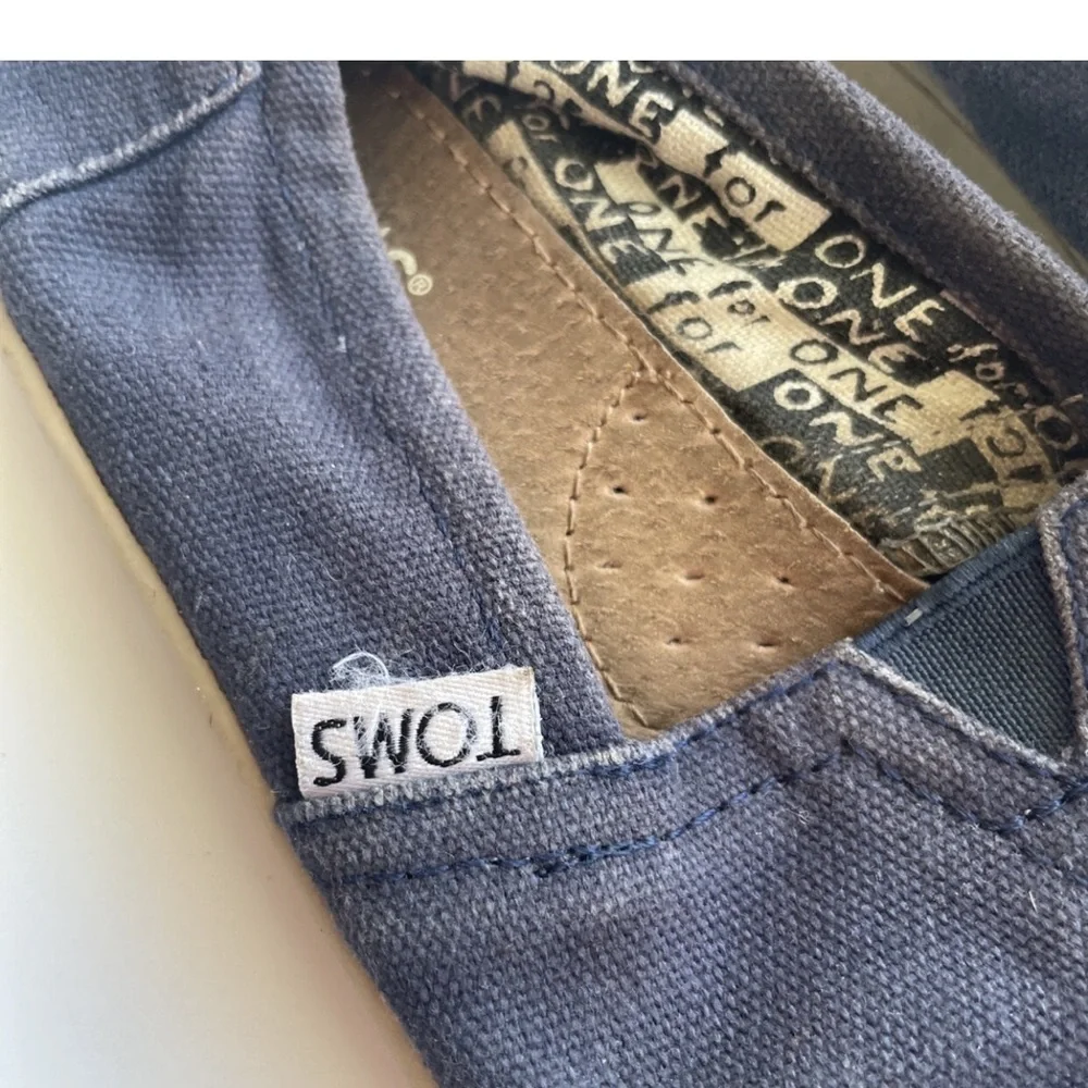 Toms Shoes